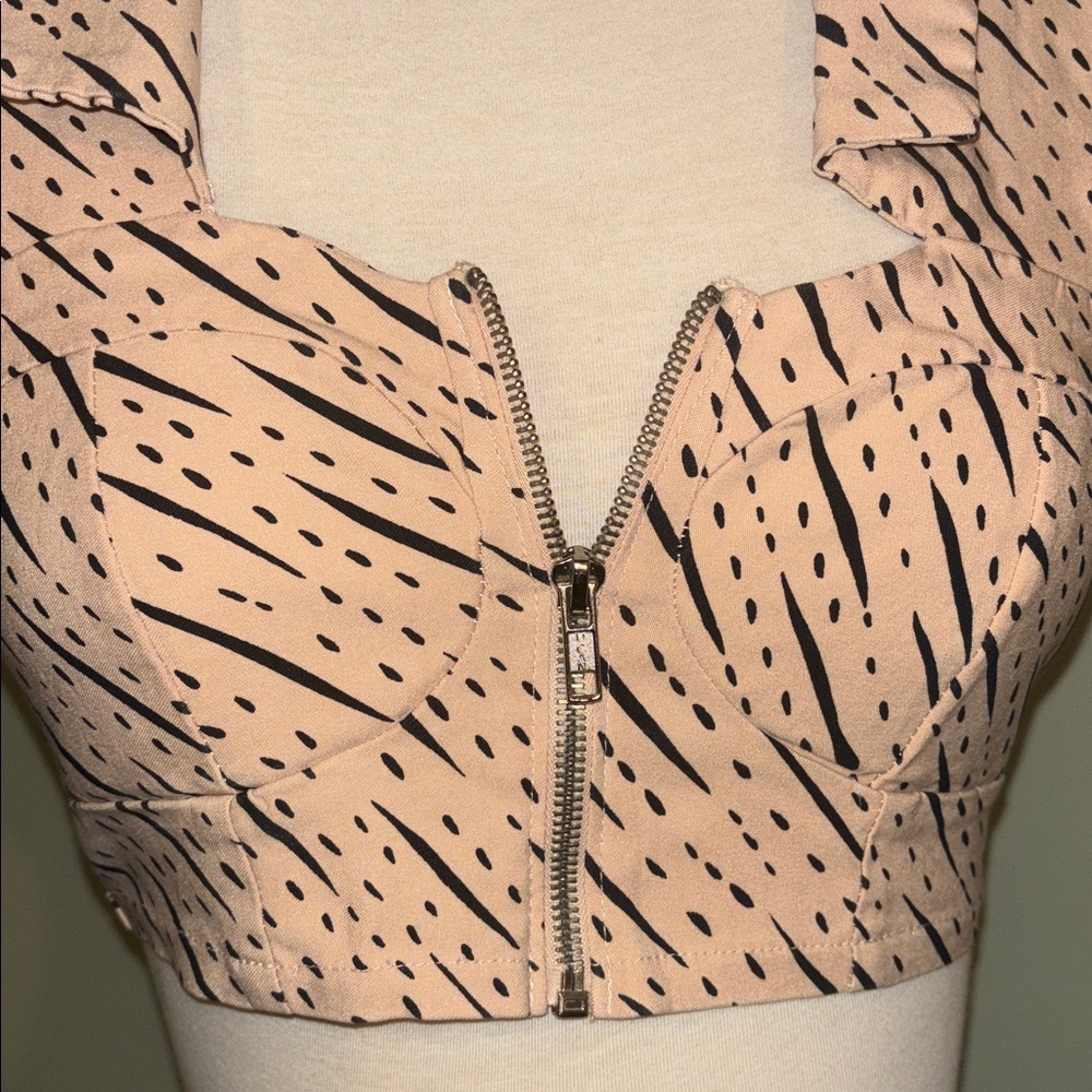 NASTY GAL Peach Printed Zip-Front Crop Top size small - Picture 6 of 8
